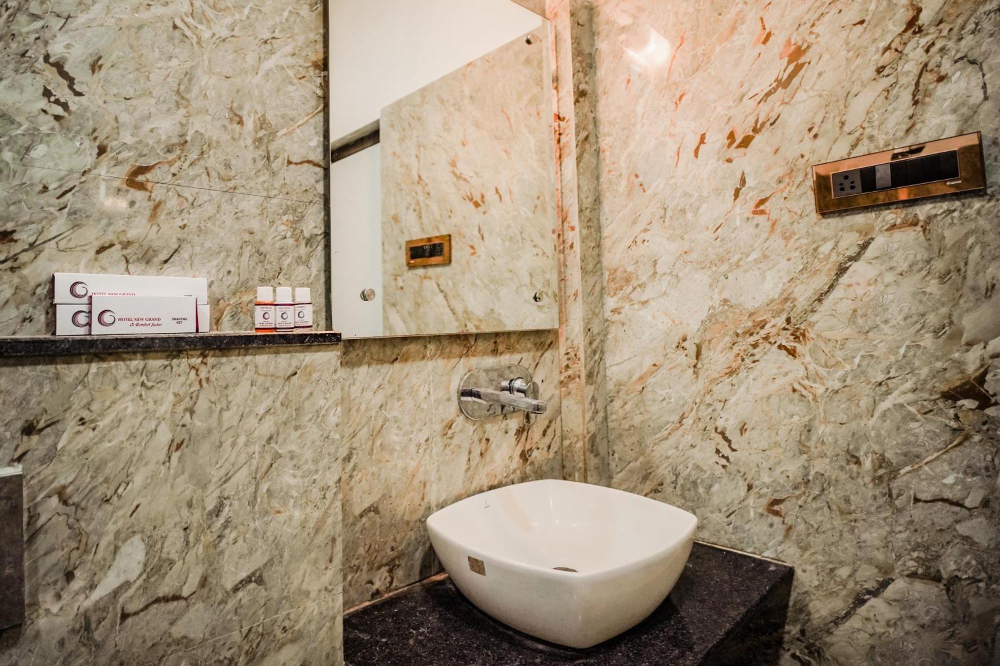 Hotel New Grand Deoghar Buitenkant foto